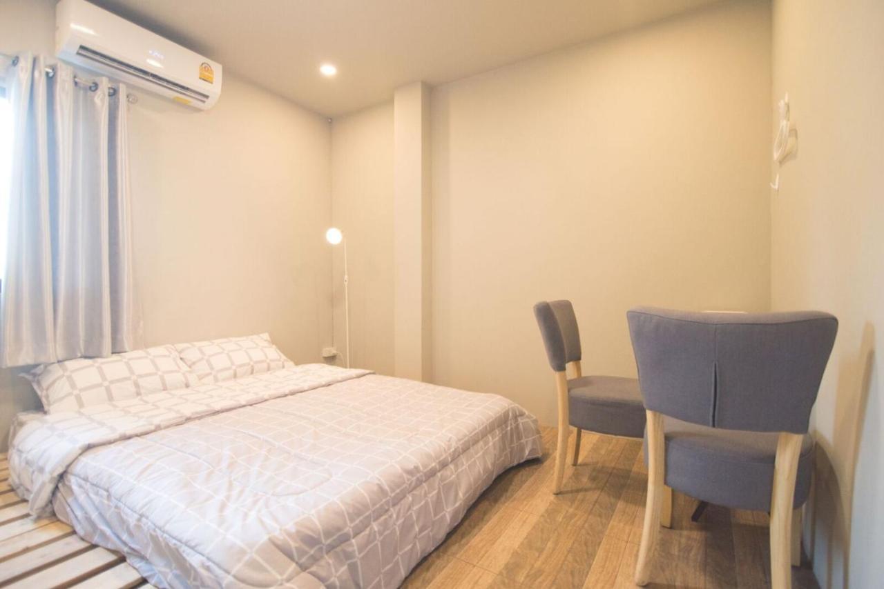 Tha Hostel Csiangmaj Kültér fotó